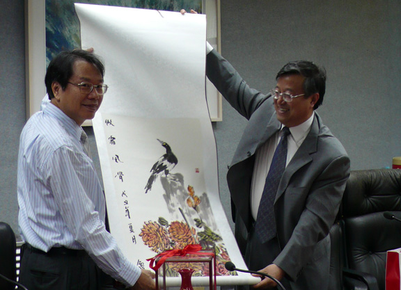 潘鲁生院长访问台湾大学-山东工艺美术学院 S