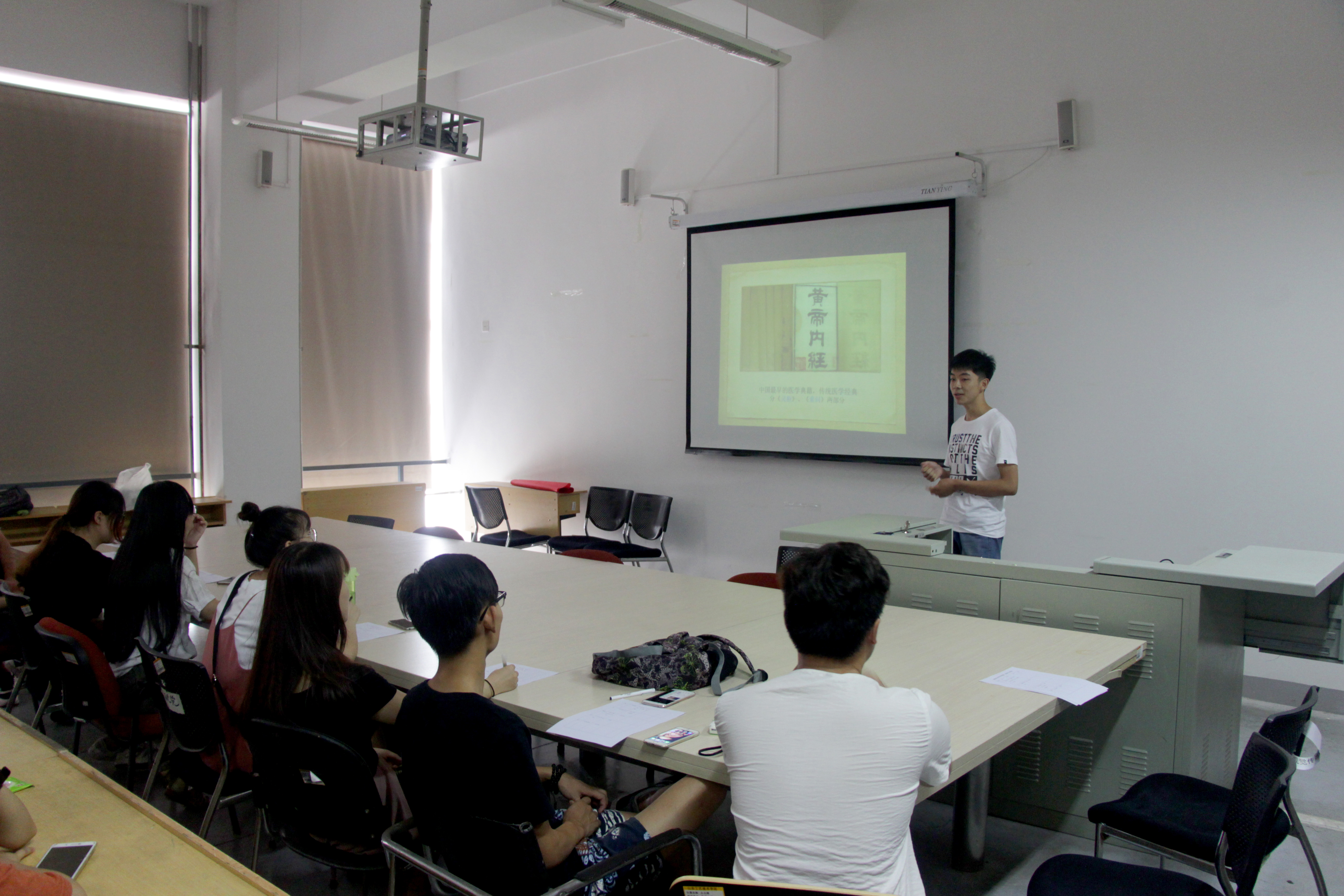 视觉传达设计学院成功举办"读书分享交流会"